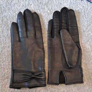 Classic Black Leather Gloves with Bow Detail, Very Small Size